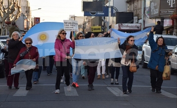 Imagen de la nota: Olavarrienses marcharon en apoyo al Gobierno