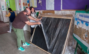 Internos armaron pizarrones y percheros para una escuela  Imagen de la nota: Internos armaron pizarrones y percheros para una escuela