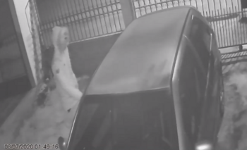 Imagen de la nota: Video: así intentan robar autos en plena madrugada