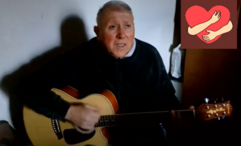 Imagen de la nota: El cantante ciego de Olavarría que conmueve a todos