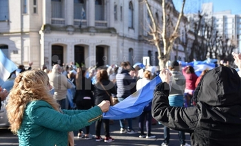 Multitud de olavarrienses en la marcha del 17A Imagen de la nota: Multitud de olavarrienses en la marcha del 17A