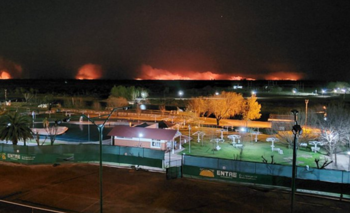 Imagen de la nota: El fuego no da tregua en Córdoba: evacuaron a 150 personas