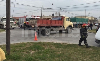 Chocaron un camión y un Fiat 147 Imagen de la nota: Chocaron un camión y un Fiat 147