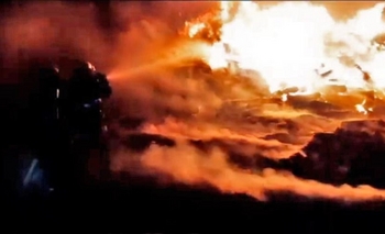 Imagen de la nota: Laprida: voraz incendio de un camión que transportaba telas