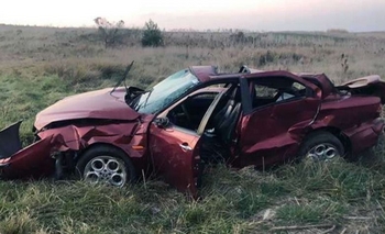 Imagen de la nota: Intentó sobrepasar un auto, se orilló para no chocar y volcó