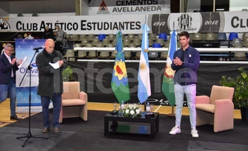 Imagen de la nota: En el Maxigimnasio, Estudiantes recibió a Vernice
