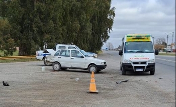 Dos autos chocaron en la entrada a Loma Negra Imagen de la nota: Dos autos chocaron en la entrada a Loma Negra