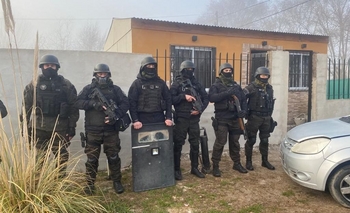 Imagen de la nota: La policía allanó una casa en el Barrio Villa Aurora