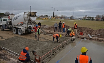 Imagen de la nota: Pavimentan un tramo de la Avenida Sarmiento