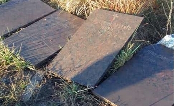 Imagen de la nota: Salió a caminar y encontró lápidas 