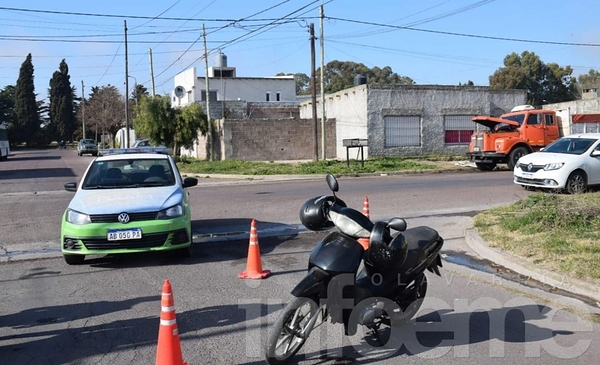 Iba en contra mano, chocó a una mujer y a su hija y se dio a la fuga ...
