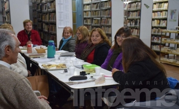 Imagen de la nota: Último Café Literario del año en la Biblioteca Popular 1° de Mayo
