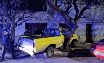 Impactó contra una vivienda y no pudo realizar el test de alcoholemia Imagen de la nota: Impactó contra una vivienda y no pudo realizar el test de alcoholemia