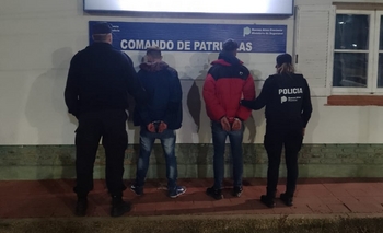 Robaron bebidas alcohólicas de un comercio y terminaron aprehendidos Imagen de la nota: Robaron bebidas alcohólicas de un comercio y terminaron aprehendidos