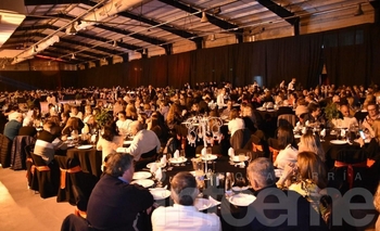 Imagen de la nota: Con más de 1.000 personas, se realizó la segunda cena anual de bomberos