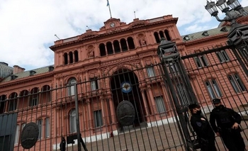Se activó un protocolo de seguridad en Casa Rosada por una amenaza de bomba Imagen de la nota: Se activó un protocolo de seguridad en Casa Rosada por una amenaza de bomba
