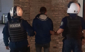 Imagen de la nota: Iba en moto, quiso evadir un control y terminó aprehendido