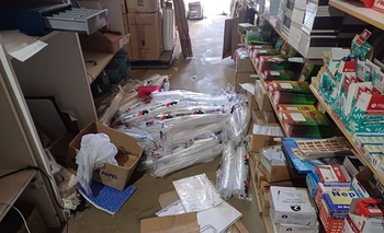 Delincuentes robaron dinero y mercadería de una papelera Imagen de la nota: Delincuentes robaron dinero y mercadería de una papelera