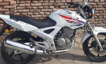 Imagen de la nota: Compró una moto robada, la policía la reconoció en una recorrida y se la secuestraron