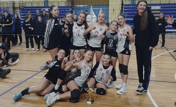 Imagen de la nota: Vóley: Estudiantes, campeón invicto y cuarto en Vidal