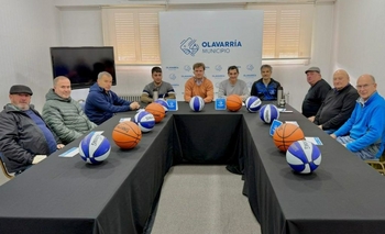 Imagen de la nota: El Municipio entregó material deportivo a los clubes de la ABO