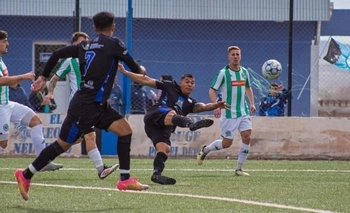 Federal A: Bruno Di Bello festejó en el “Dragón” Imagen de la nota: Federal A: Bruno Di Bello festejó en el “Dragón”