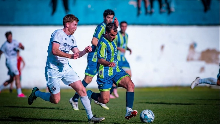 Torneo Regional Amateur: Racing y Embajadores, terminaron a mano