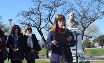 Imagen de la nota: El saludo de una maestra a sus colegas en su día