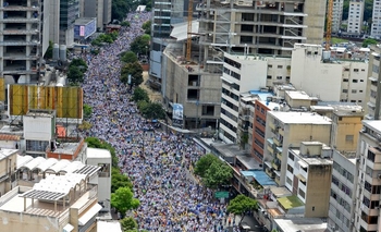Imagen de la nota: Venezuela: multitudinaria marcha contra Maduro