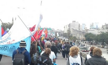Olavarrienses en la Marcha Federal Imagen de la nota: Olavarrienses en la Marcha Federal