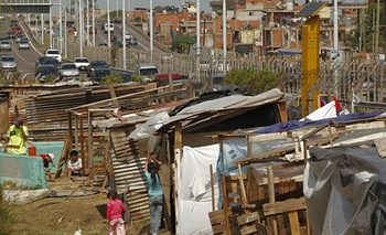 Hay más de 8 millones de pobres en Argentina Imagen de la nota: Hay más de 8 millones de pobres en Argentina