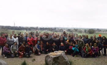 Imagen de la nota: A pesar del clima, se realizó la caminata por Loma Negra