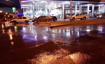 Imagen de la nota: Se rompió un caño de agua en Pringles y Del Valle