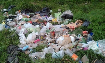 Imagen de la nota: Denuncia por basura en la vía pública