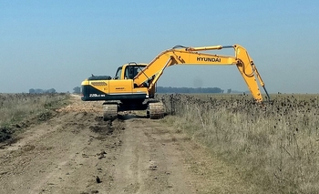 Municipio licitó el alquiler de dos excavadoras hidráulicas Imagen de la nota: Municipio licitó el alquiler de dos excavadoras hidráulicas