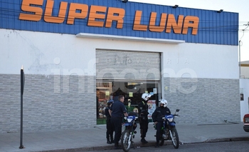 Imagen de la nota: Continúan los fuertes operativos en supermercados