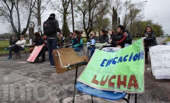 Imagen de la nota: Corte de calle y clase pública como parte de la protesta