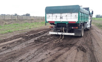 Transitaba un camino rural, se encajó y lo multaron Imagen de la nota: Transitaba un camino rural, se encajó y lo multaron