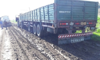 Se encajó en un camino rural y lo infraccionaron Imagen de la nota: Se encajó en un camino rural y lo infraccionaron