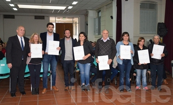 Imagen de la nota: Se realizó un nuevo acto de firma y entrega de escrituras