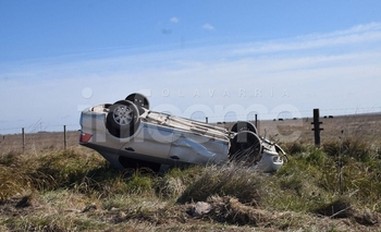 Imagen de la nota: Violento despiste y vuelco camino a Pourtalé
