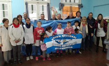 Soldados Continentales entregaron una nueva bandera Nacional Imagen de la nota: Soldados Continentales entregaron una nueva bandera Nacional