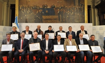 Imagen de la nota: El Senado homenajeó a los campeones a 40 años del título Sub20