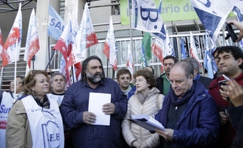 Imagen de la nota: El gobierno devolverá días descontados a docentes 