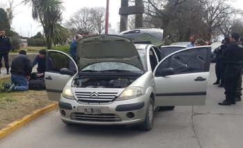 Azul: asaltantes conducían un auto robado en Bahía Blanca Imagen de la nota: Azul: asaltantes conducían un auto robado en Bahía Blanca