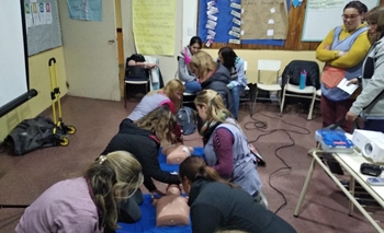 Imagen de la nota: Finalizaron las capacitaciones en RCP – DEA en barrio CECO