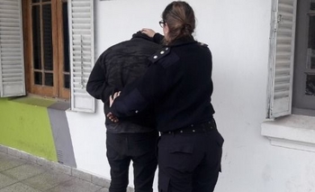 Imagen de la nota: Lo sorprendió robando y lo entregó a la policía