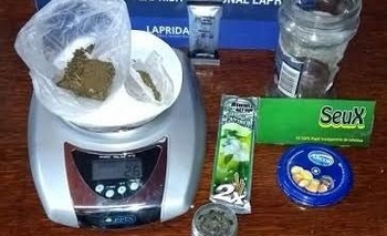 Dos jóvenes aprehendidos en ruta 51 por llevar marihuana Imagen de la nota: Dos jóvenes aprehendidos en ruta 51 por llevar marihuana