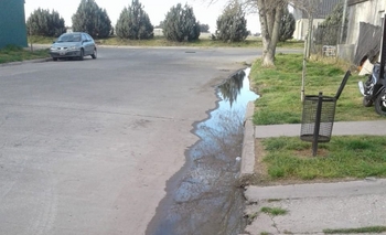 Reclamo vecinal por “agua estancada” Imagen de la nota: Reclamo vecinal por “agua estancada”