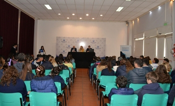 Adolescentes dialogaron sobre medios y convivencia digital Imagen de la nota: Adolescentes dialogaron sobre medios y convivencia digital